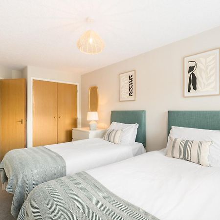Modern 2-Bedroom Apartments With Free Parking In Лемінгтон-Спа Екстер'єр фото