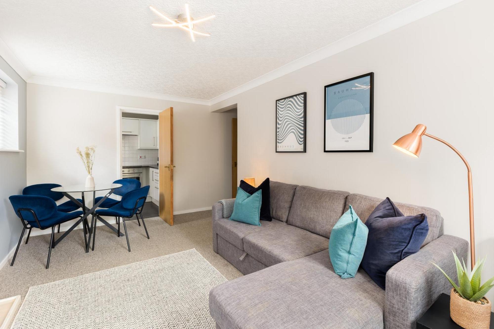 Modern 2-Bedroom Apartments With Free Parking In Лемінгтон-Спа Екстер'єр фото