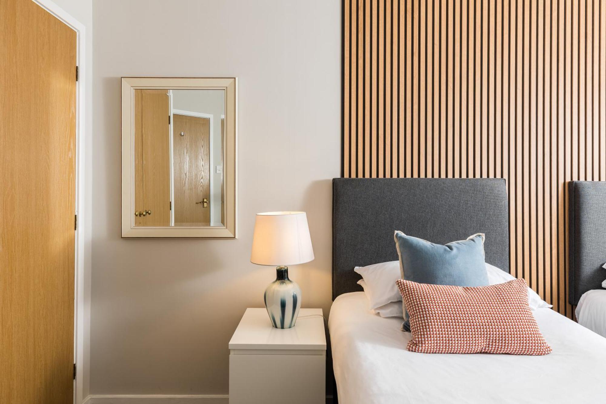 Modern 2-Bedroom Apartments With Free Parking In Лемінгтон-Спа Екстер'єр фото
