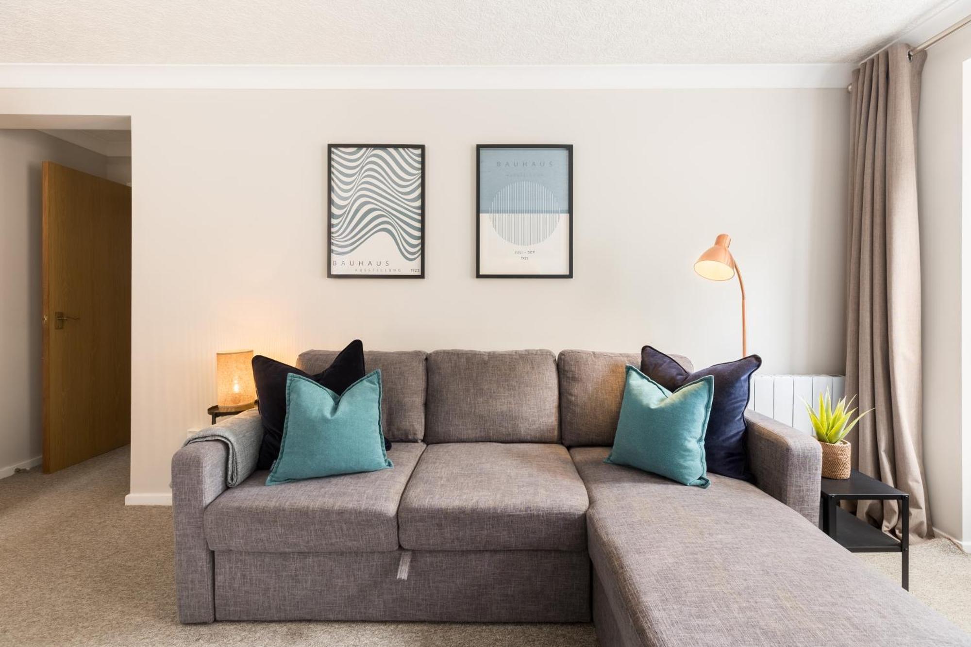 Modern 2-Bedroom Apartments With Free Parking In Лемінгтон-Спа Екстер'єр фото